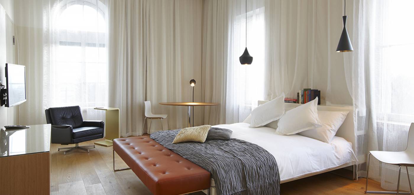 Modernly furnished boutique room  at the B2 hotel Zurich