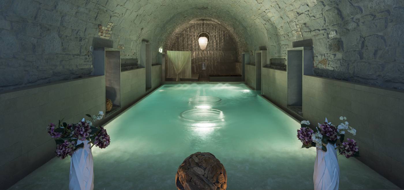Vaulted cellar with pool at the Huerlimann Bath & Spa Zurich