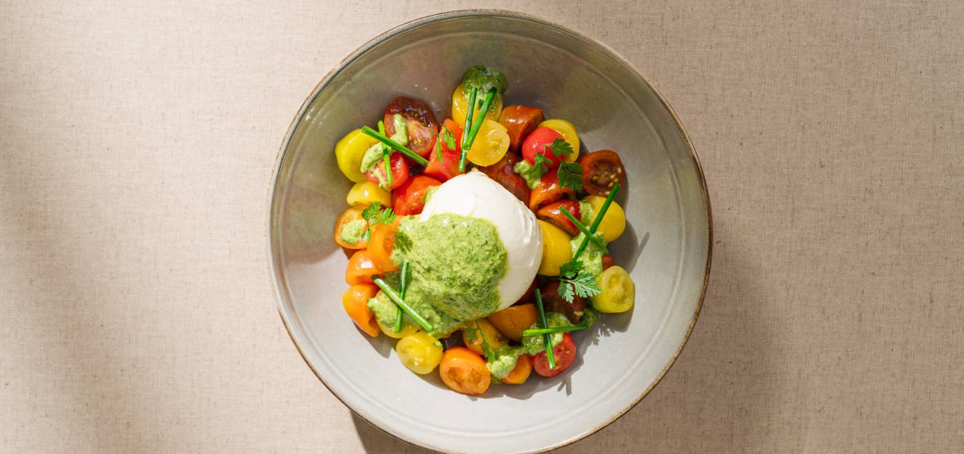 Sommerlicher Tomatensalat mit Burrata