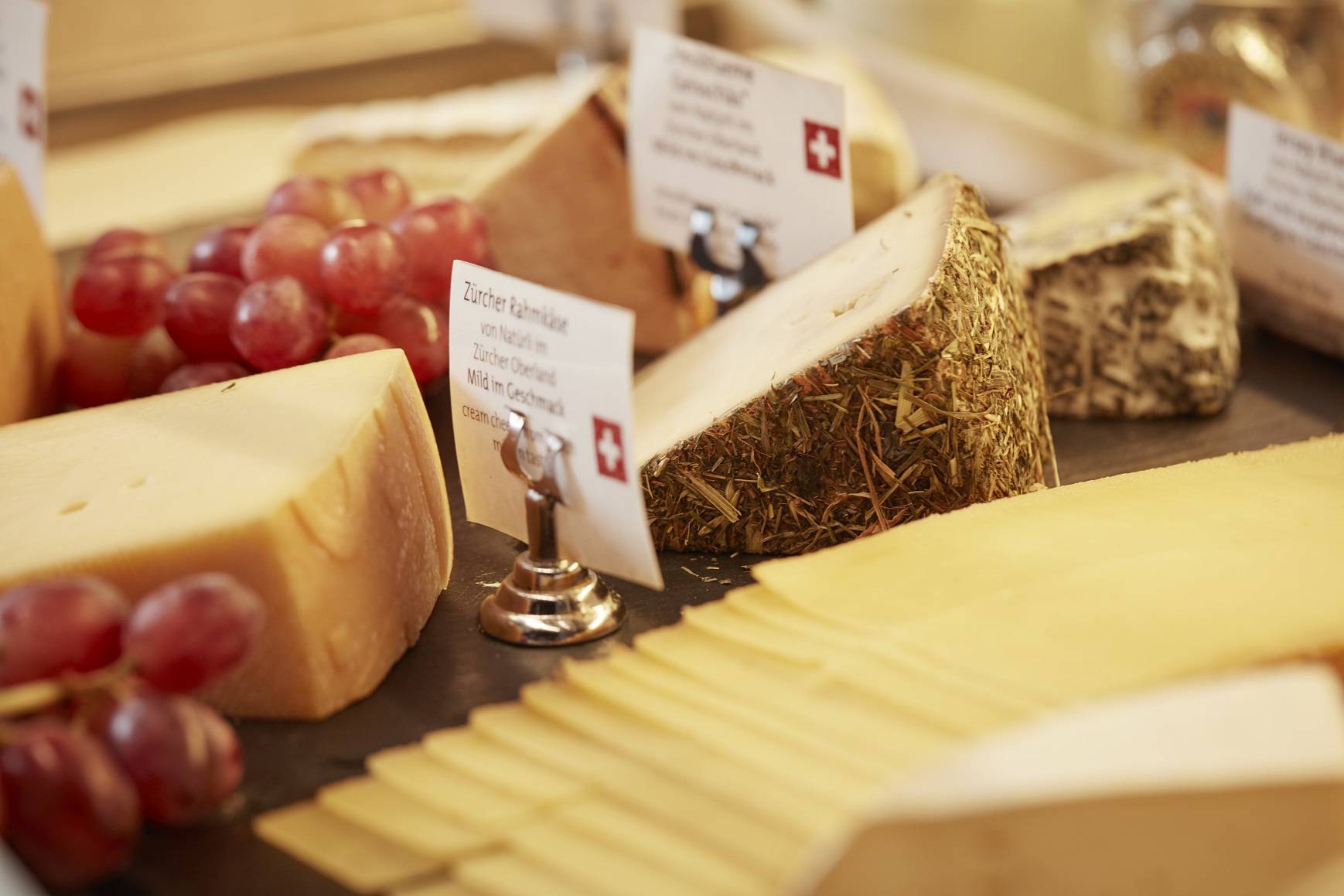 Choix de fromages pour le petit déjeuner à l'hôtel B2 Zurich