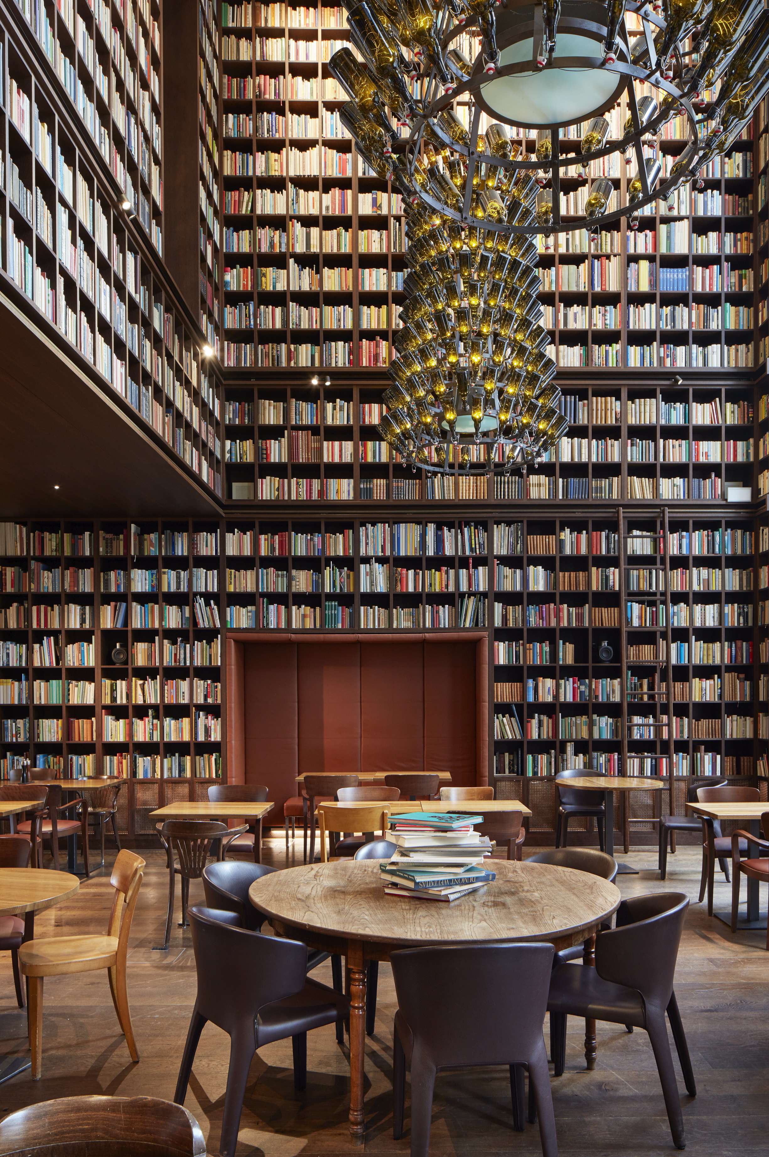 Notre library - B2 Hotel