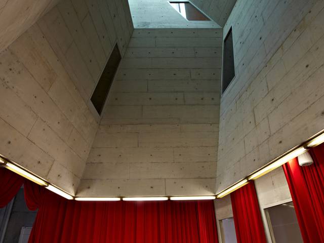Moderner Meetingsaal im B2 Hotel in Zürich