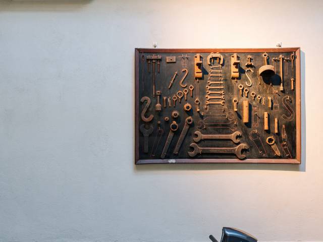 Appareil de sport rameur dans la salle des machines du B2 HĂ´tel Ă Zurich