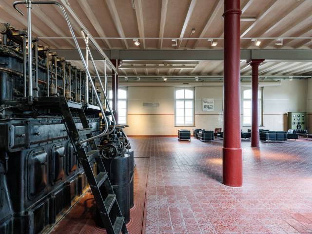 Alte historische Maschinenhalle im Hotel in Zürich