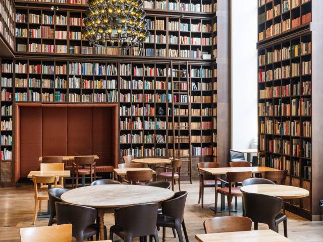 B2 Hotel Library in Zurich with over 33,000 books