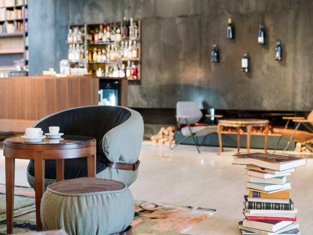 Boire un café en toute convivialité au B2 Hôtel de Zurich