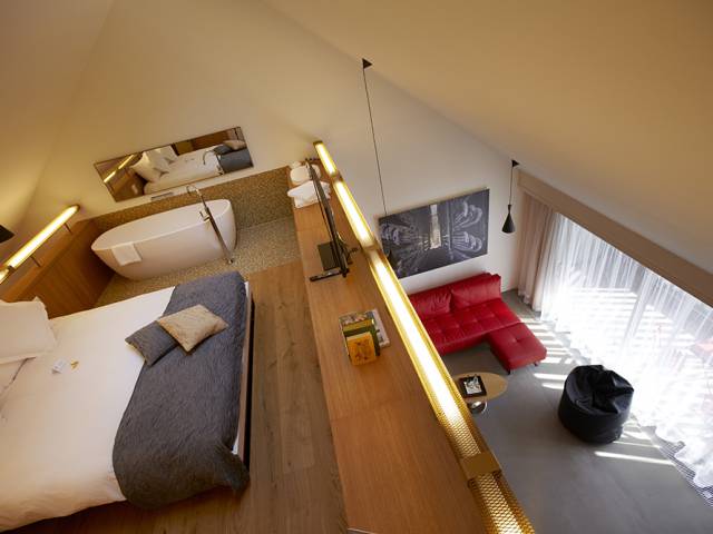 Maisonette-Suite mit Doppelbett und Badenwanne