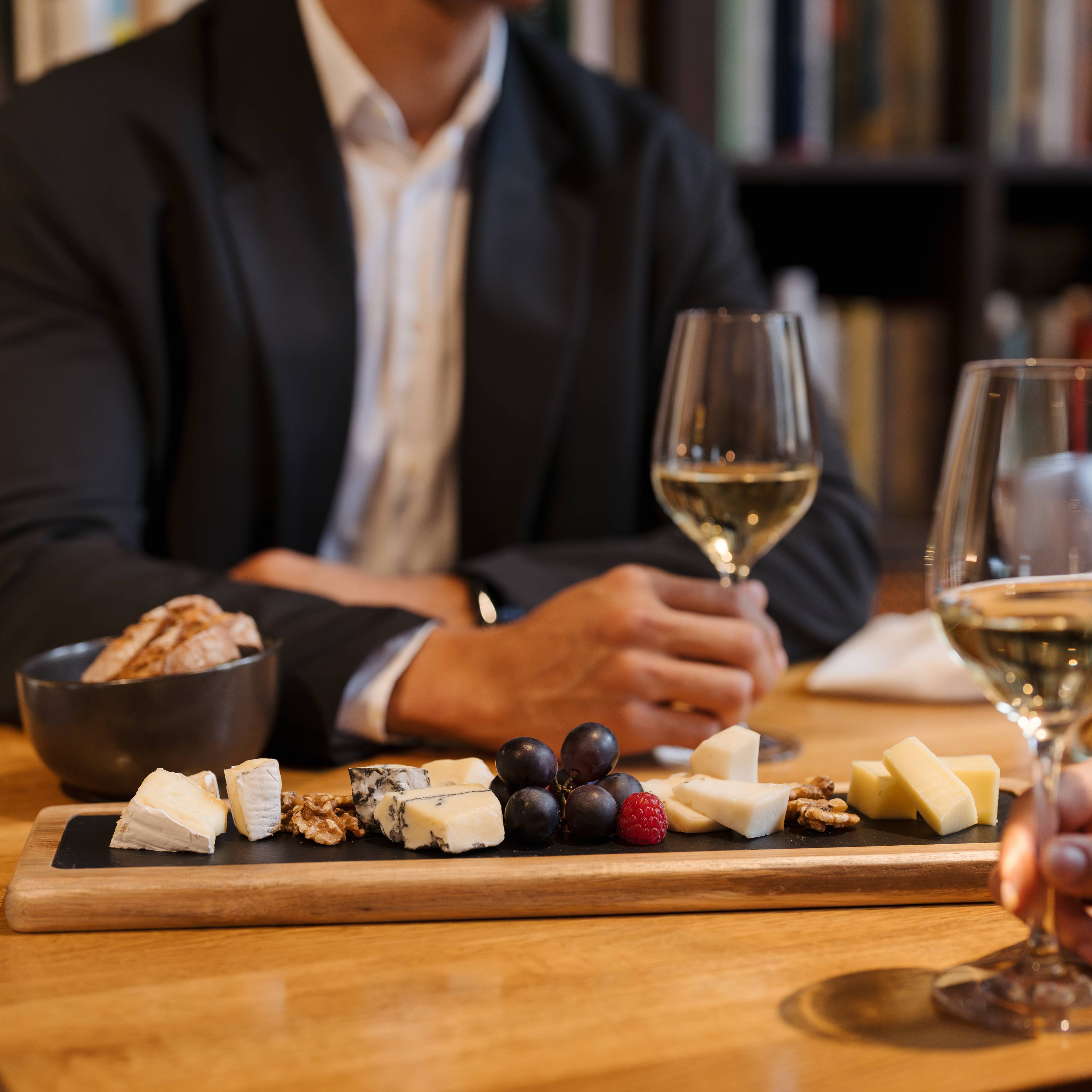 Wine & Drinks - B2 Hotel